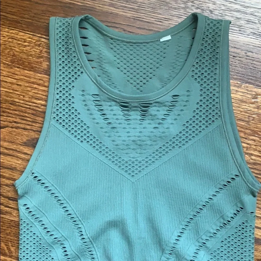 ALO Yoga good olive
